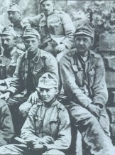 Гашек на фронте, 1915. Слева, с сигаретой во рту - Страшлипка