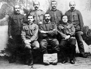 Пленные чехословаки в д. Корюковке (Украина), 1916 г. Крайний слева в первом ряду - Йозеф Поспишил